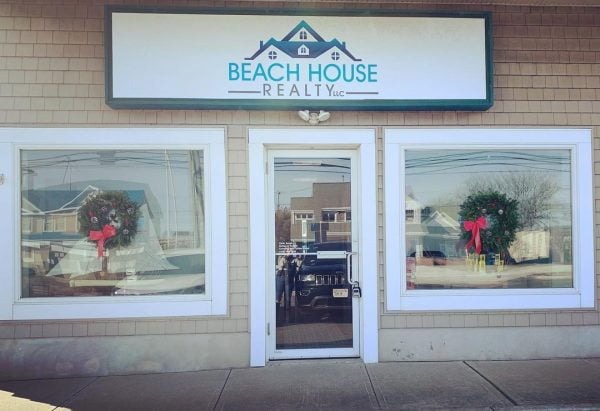 Read more about the article Beach House Realty is getting in the Holiday Spirit! …