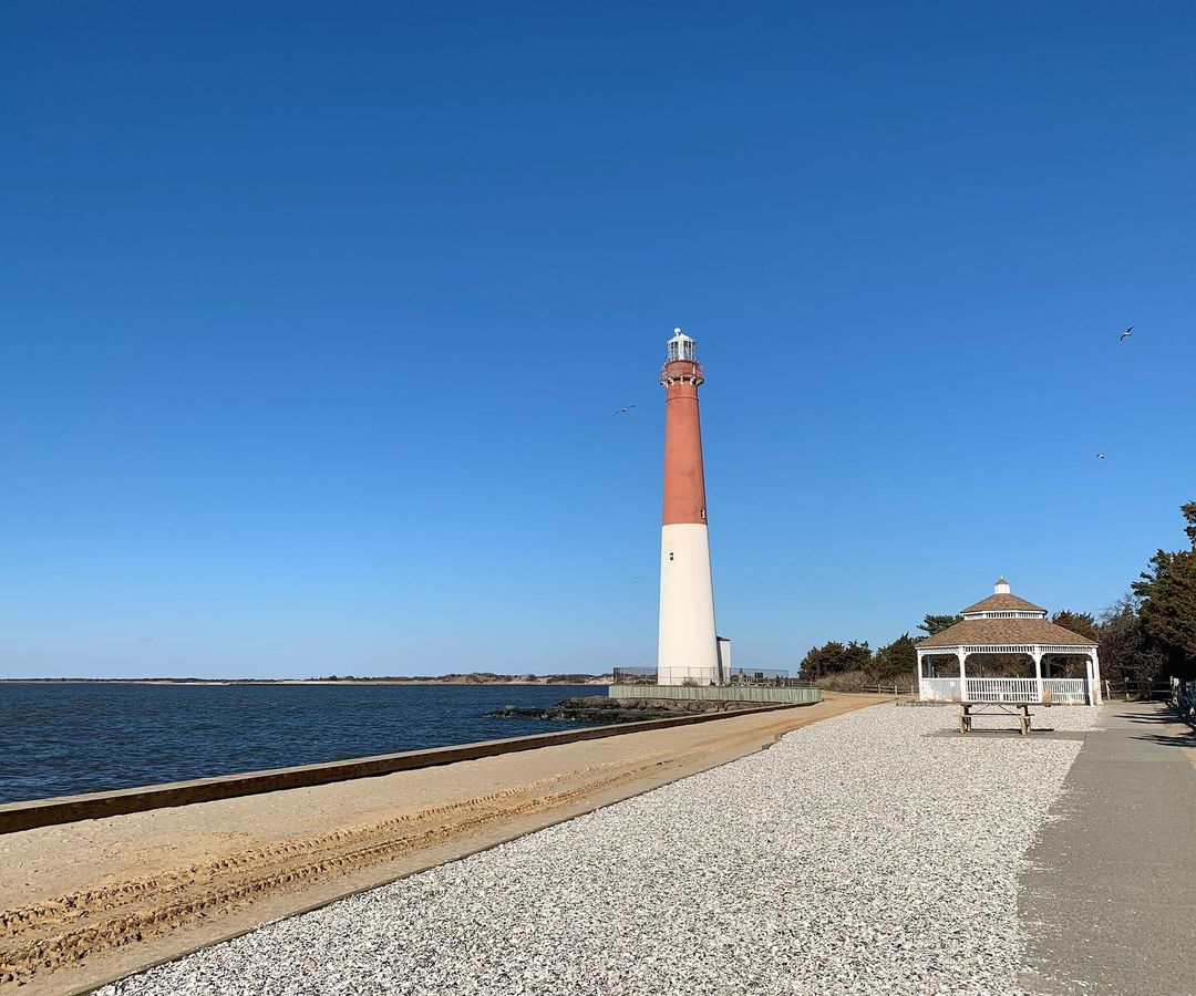 Beautiful day for a trip down to Barnegat Light! ⁣⁣
Fun Fact: The Barnegat Light...