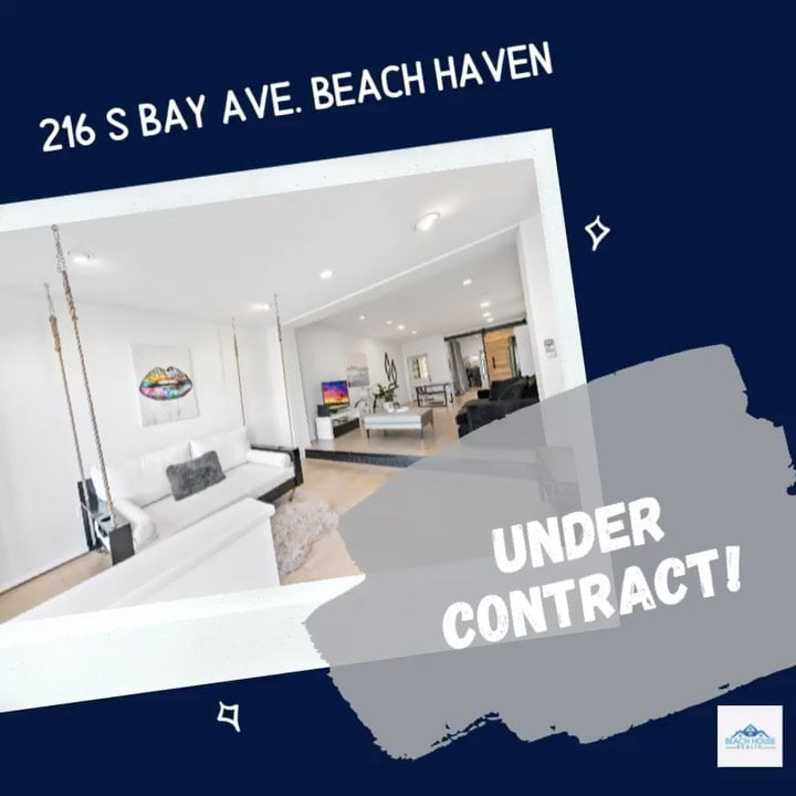 Oficially Under Contract! Congratulations to my sellers and also to my buyers. T...