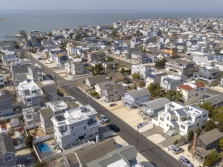 109 E 28TH ST LBI 006